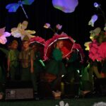 Taniec elfów z parasolkami