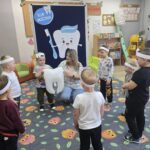 Zabawa-dmuchanym-zebem