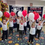 Dzieci z flaga Polski