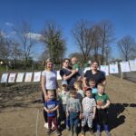 Zdjecie-grupowe-z-Pania-Sandra-i-dziecmi-z-Oddzialu-Krasnoludki