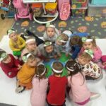 dzieci-przy-mapie-ziemi