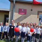 Dzieci z flaga Polski