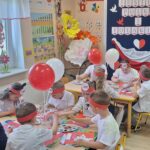 Dzieci z flaga Polski