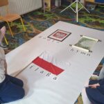 Dzieci z flaga Polski