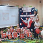 Dzieci z flaga Polski