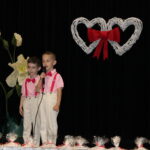 Chłopcy recytują wiersze