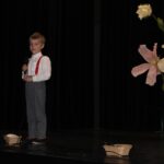 Chłopiec mówi wiersz