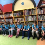 Dzieci czekają na zajęcia