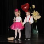 Dzieci dziękują za przybycie rodzicom