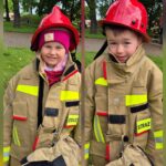 Dzieci przebrane za strazaka