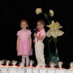 Dzieci recytują wiersz dla rodziców