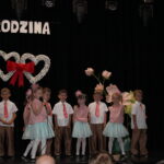 Dzieci. śpiewają o tacie