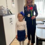 Dziewczynka z urzędniczką Stanu Cywinego