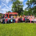 Grupowe zdzjęcie wszystkich dzieci z przedszkola