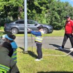 dzieci poznają zawód strażaka