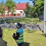 dzieci poznają zawód strażaka