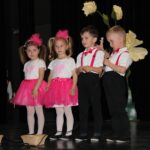 Mrówki recytują wiersz dla rodziców