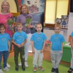 Pani z kwiatkami od dzieci