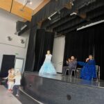 Tanecznym krokiem żuczki rozpoczęli bal.