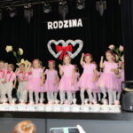 Taniec dla rodziców w wykonaniu przedszkolaków