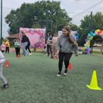 Wyscigi-z-pileczka-na-lyzce