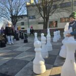 dzieci-graja-w-czasie-ferii-w-szachy