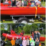 grupowe zdjęcie przy strażackiej motorówce