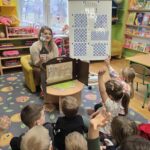 teatrzyk-kamishibaj-w-oddziale-Motylki