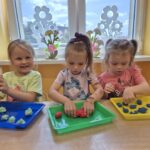 Dzieci lepią z modeliny