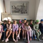 Dzieci pod ryciną przedwojennego Głogowa