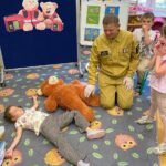 Dziewczynka woła o pomoc