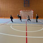 dzieci na hali sportowej