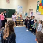 dzieci z oddziału stokrotki i klasa III