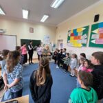 dzieci z oddziału stokrotki i klasa III