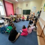 dzieci z oddziału stokrotki i klasa III