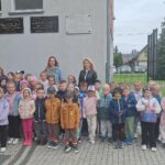 Przedszkolaki rozpoczynają zwiedzanie szkoły