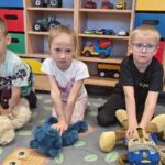 Przedszkolaki uczą się wykonywać RKO