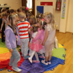 Zabawy a chustą animacyjną