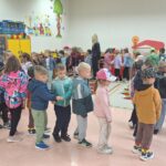 Zabawy integracyjne w kole