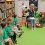 Żuczki słuchaja wiersza o hipopotamie