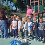 poczęstunek od dzieci ze szkoły