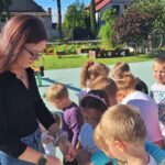 poczęstunek od dzieci ze szkoły