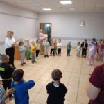 Dzieci-bawia-sie-w-zabawy-integracyjne