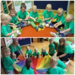 Dzieci z oddziału Żuczki podczas zabaw przy użyciu chusty i gumy sensorycznej