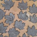 dzieci lepią z gliny