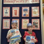 Chłopcy z pocztówkami