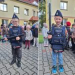 Chłopiec w kamizelce i z pałką policyjną