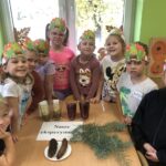 Dzieci prezentują wyniki eksperymentu