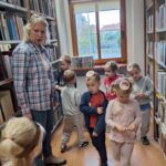 Dzieci w poszukiwaniu jeżyków