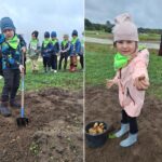 Dzieci z oddziału Biedronek podczas wizyty w gospodarstwie agroturystycznym